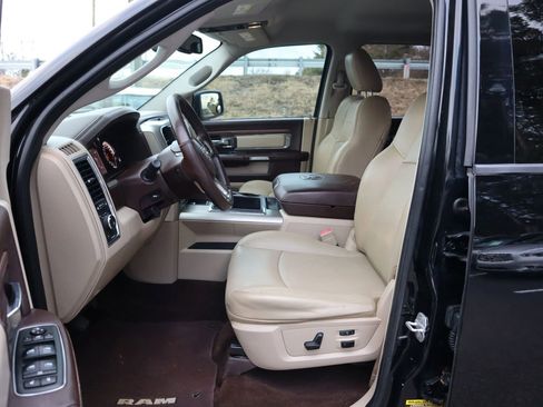 Used 2014 RAM 1500 Laramie w/ Convenience Group image 9