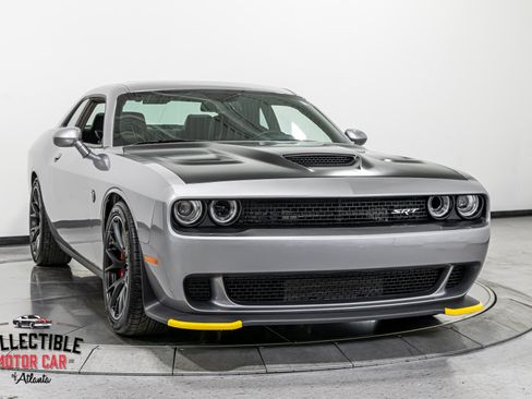 Used 2016 Dodge Challenger SRT Hellcat RWD image 28