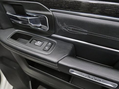 Used 2017 RAM 3500 Laramie Longhorn image 17