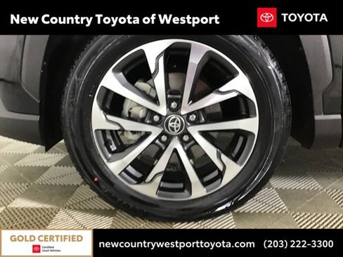 Used 2022 Toyota Corolla Cross XLE image 26
