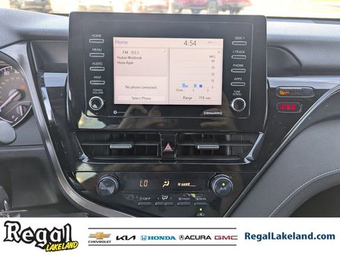 Used 2021 Toyota Camry SE image 19