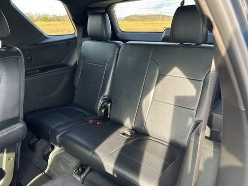 Used 2023 Chevrolet Traverse LT image 40