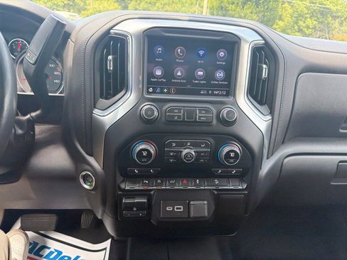 Used 2020 Chevrolet Silverado 1500 LT Trail Boss w/ Convenience Package AWD/4WD image 11