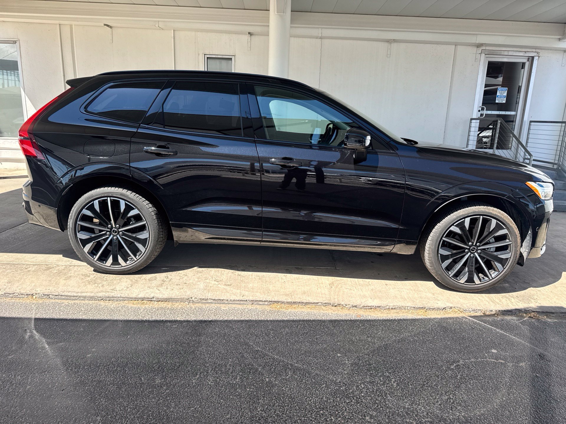 Certified 2026 Volvo XC60 B5 Ultra AWD/4WD image 5