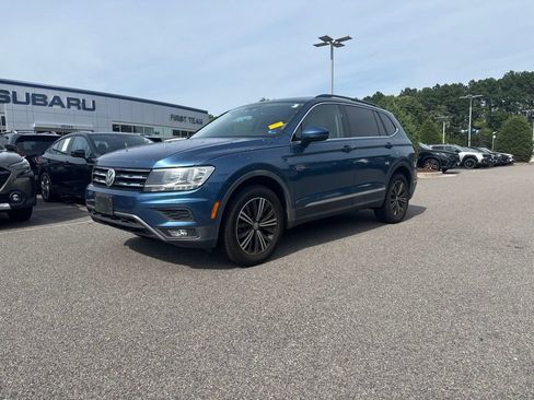 Used 2018 Volkswagen Tiguan SE w/ 18" Alloy Wheels Package FWD image 1
