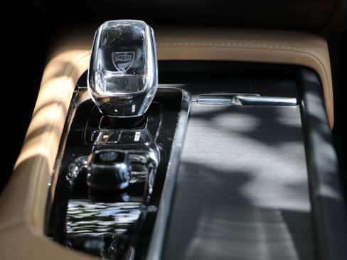 Used 2023 Volvo XC90 T8 Ultimate image 24