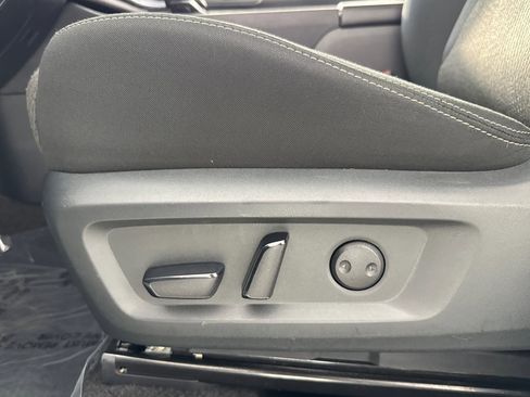 Used 2025 Nissan Rogue SV FWD image 13