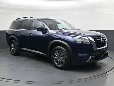 Used 2025 Nissan Pathfinder SV FWD image 6