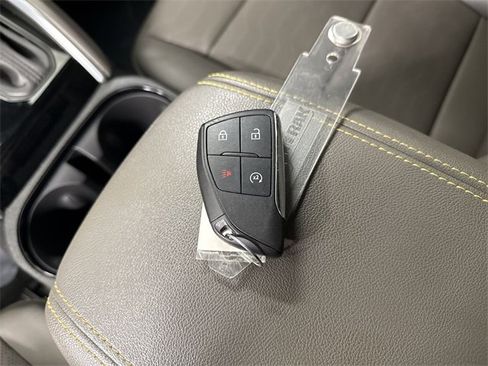 Used 2024 Chevrolet Colorado ZR2 w/ ZR2 Convenience Package III image 39