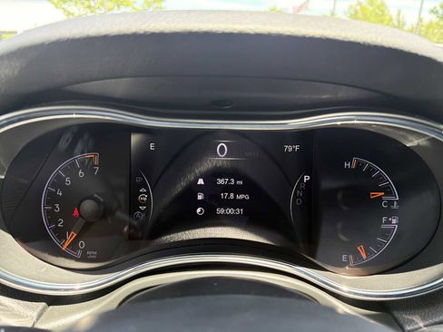 Used 2020 Jeep Grand Cherokee Altitude AWD/4WD image 11