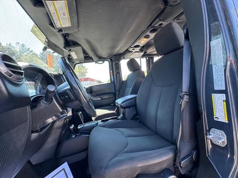Used 2018 Jeep Wrangler Unlimited Sport w/ Connectivity Group AWD/4WD image 14