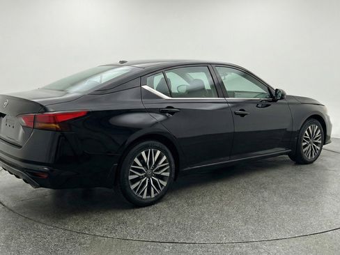 Used 2025 Nissan Altima 2.5 SV image 9