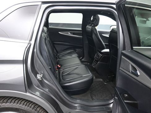 Used 2019 Lincoln Nautilus Select image 39