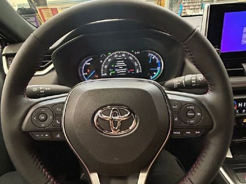 New 2025 Toyota RAV4 SE image 10