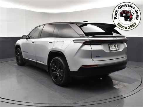 Used 2024 Jeep Wagoneer Launch Edition image 4