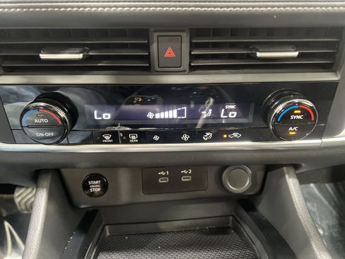 Used 2025 Nissan Rogue SV AWD/4WD image 18