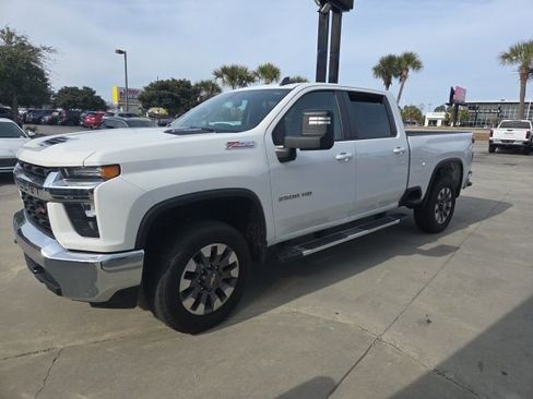 Used 2023 Chevrolet Silverado 2500 LT image 4
