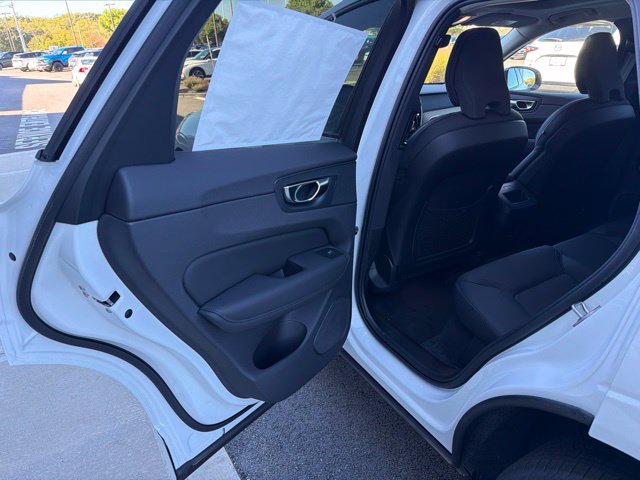 New 2027 Volvo XC60 B5 Plus AWD/4WD image 10