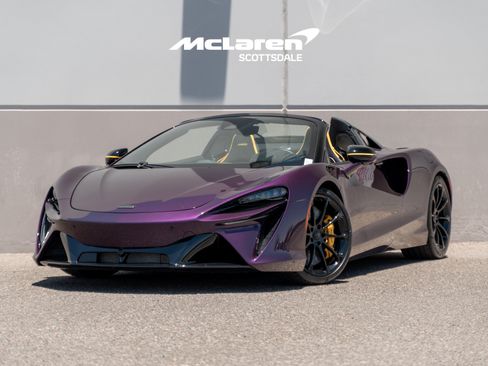 Used 2025 McLaren Artura Spider RWD image 2