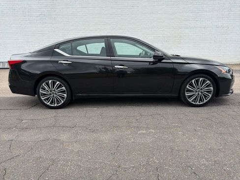 Used 2023 Nissan Altima 2.5 SL FWD image 1