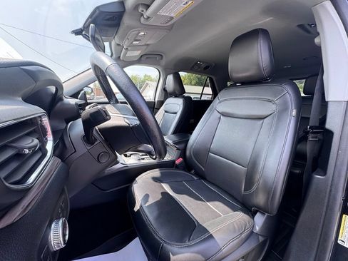 Used 2022 Ford Explorer Limited w/ Equipment Group 301A AWD/4WD image 11