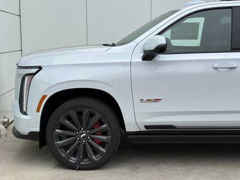 New 2026 Cadillac Escalade ESV V AWD/4WD image 5