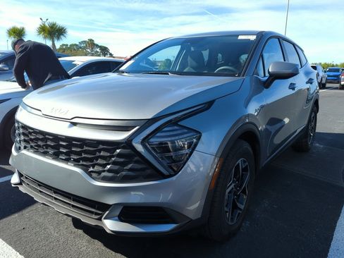 Certified 2025 Kia Sportage LX image 4