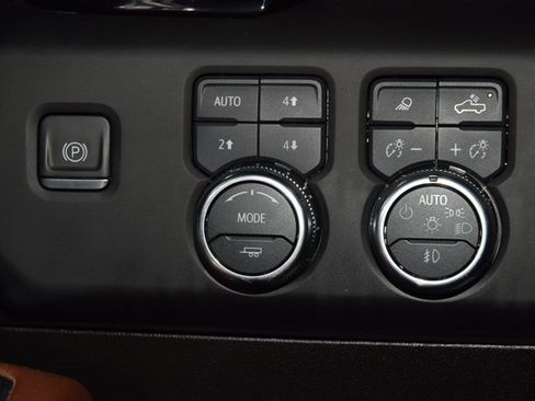 Used 2024 GMC Sierra 2500 Denali Ultimate image 35