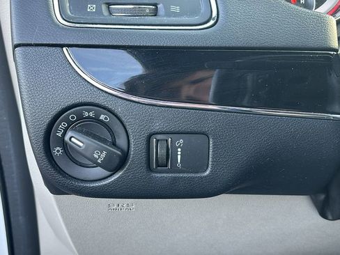 Used 2019 Dodge Grand Caravan SXT image 15