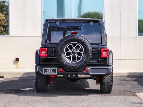 Used 2025 Jeep Wrangler Unlimited Rubicon AWD/4WD image 7