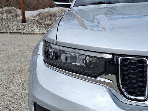 Certified 2022 Jeep Grand Cherokee Overland image 28