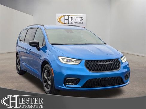 New 2026 Chrysler Pacifica Select image 1