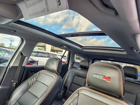 Used 2023 GMC Terrain AT4 image 9