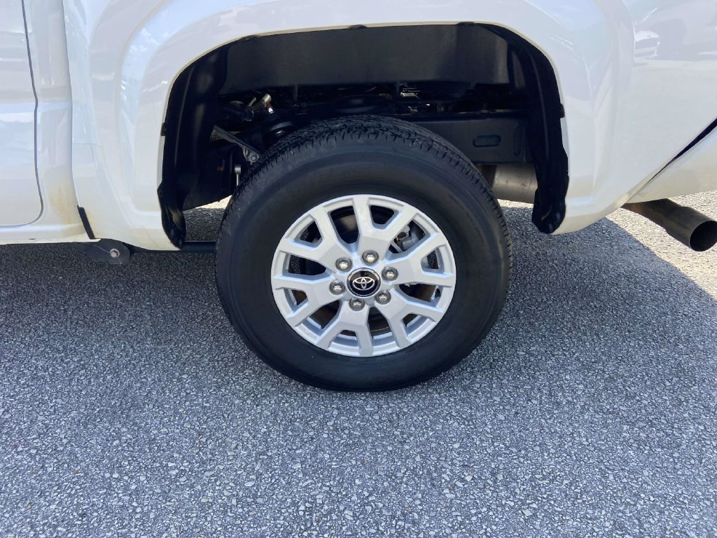 Used 2025 Toyota Tacoma SR5 AWD/4WD image 9