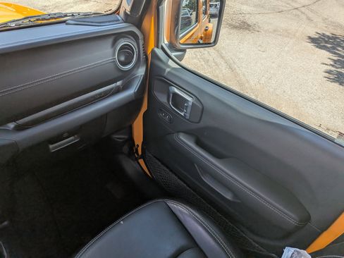 Used 2021 Jeep Wrangler Unlimited Sahara w/ Safety Group AWD/4WD image 19