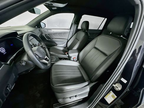 Used 2023 Volkswagen Tiguan SE R-Line FWD image 13