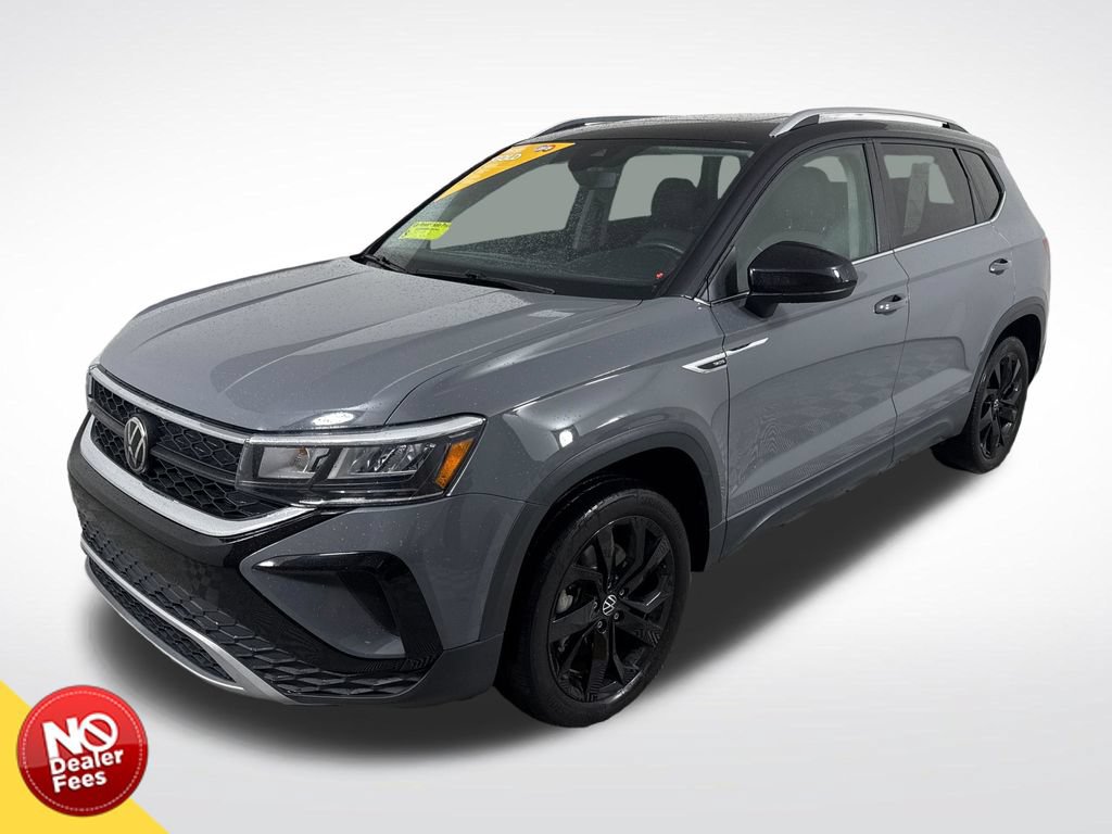 Used 2024 Volkswagen Taos SE w/ Panoramic Sunroof Package FWD image 8