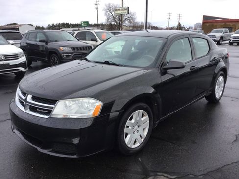Used 2012 Dodge Avenger SE image 1