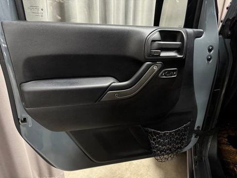 Used 2015 Jeep Wrangler Unlimited Sport image 12