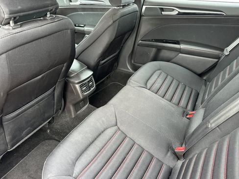 Used 2016 Ford Fusion SE FWD image 5