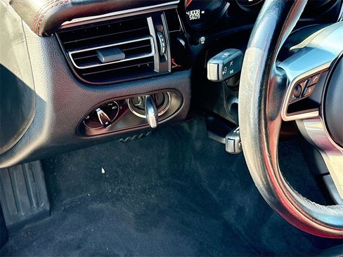 Used 2021 Porsche Macan S image 11