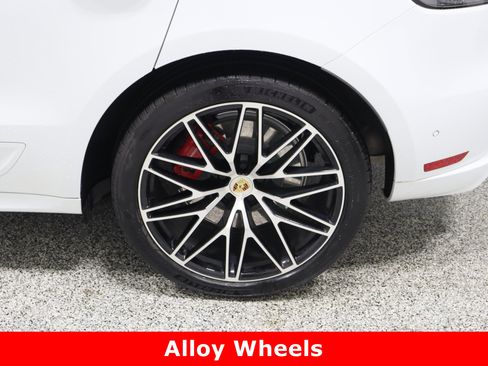 Used 2024 Porsche Macan GTS image 10