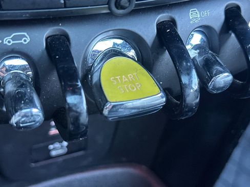 Used 2021 MINI Cooper SE w/ 8.8" Touchscreen Nav Package image 28