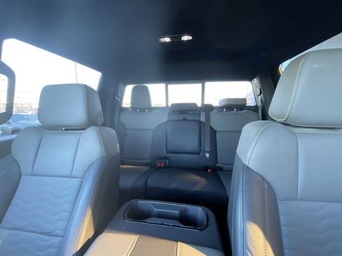 Used 2025 Chevrolet Silverado 2500 ZR2 w/ Technology Package image 20