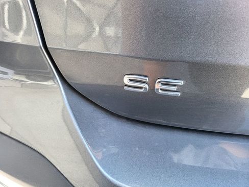 Used 2025 Volkswagen Taos SE image 12