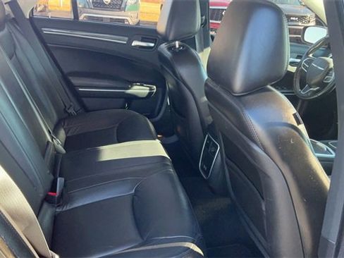 Used 2018 Chrysler 300 Touring L image 11