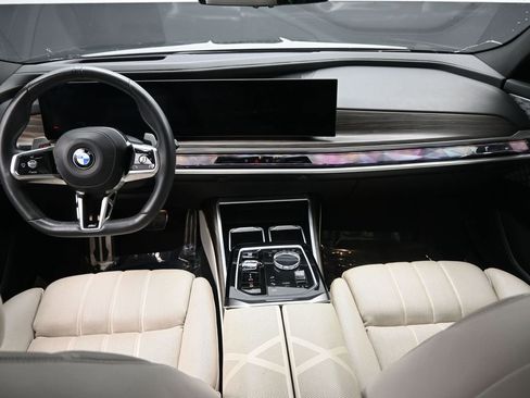 Used 2023 BMW 760i xDrive w/ Executive Package image 22