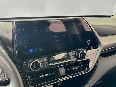 Certified 2025 Toyota Highlander XLE image 17