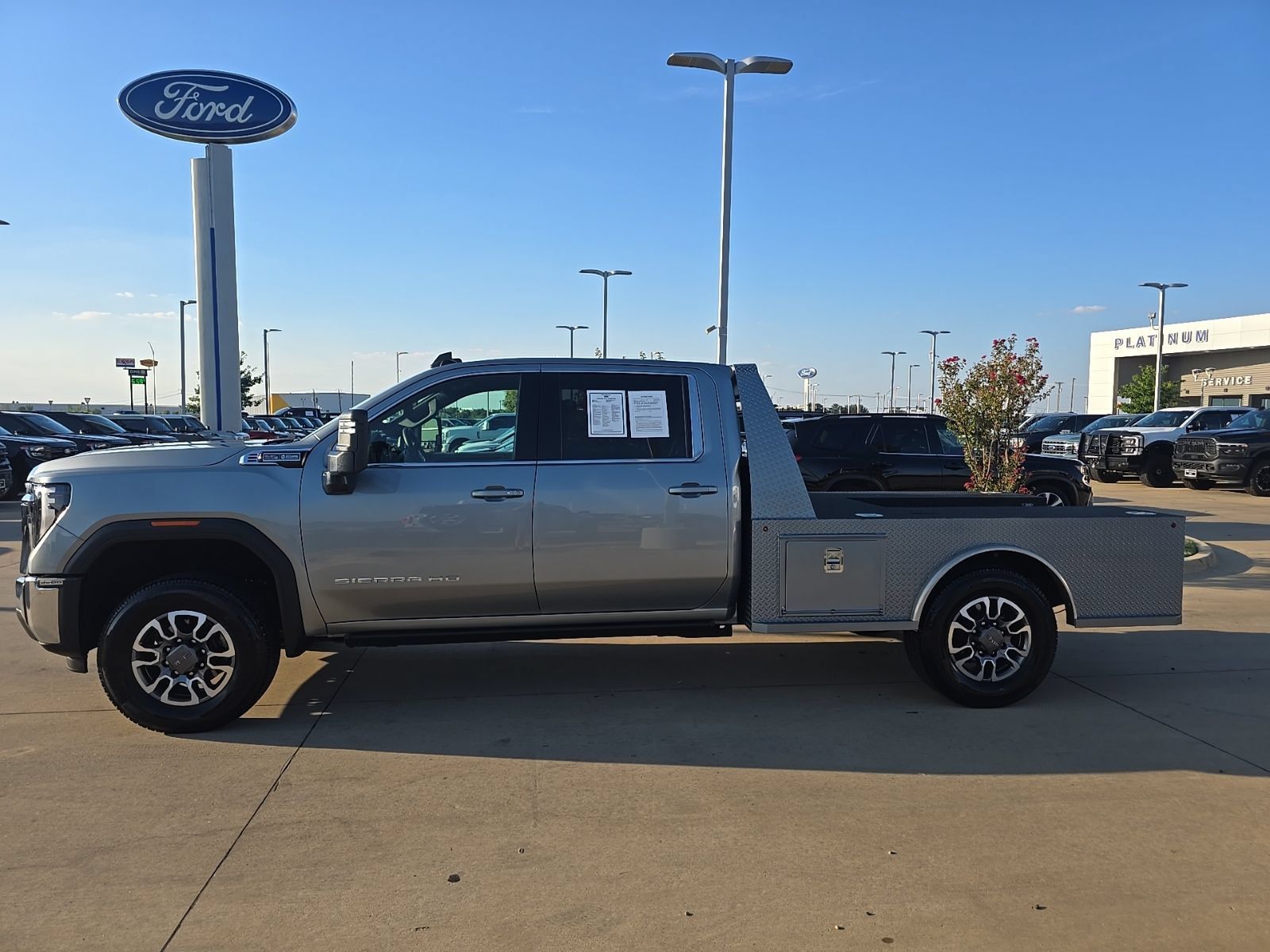 Used 2024 GMC Sierra 3500 SLE w/ SLE Convenience Package AWD/4WD image 2