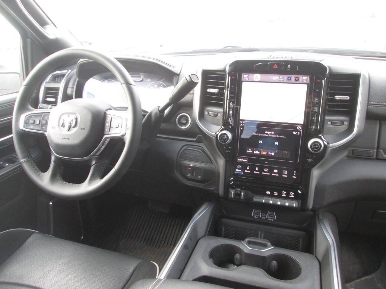 Used 2025 RAM 2500 Laramie AWD/4WD image 23